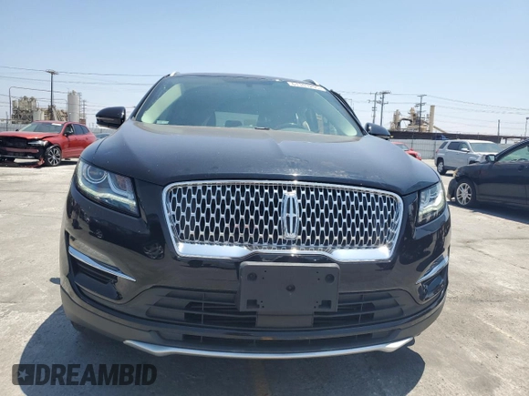 2019 Lincoln MKC Reserve with VIN 5LMCJ3C92KUL30300, listed as a Copart auction lot 61103295 with 42,680 mi miles and Salvage title. Bid and sale history available at DreamBid. Image 5.