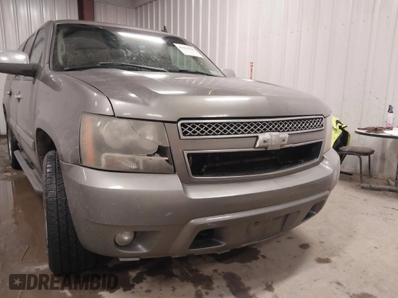 2007 Chevrolet Suburban LTZ with VIN 1GNFK16397J255558, listed as a IAAI auction lot 41804073 with 176,503 mi miles and . Bid and sale history available at DreamBid. Image 6.
