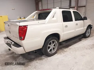 2005 Cadillac Escalade EXT z VIN 3GYEK62N65G222485, wystawiony jako IAAI lot #41409741 z przebiegiem 228 916 mil mil oraz . Historia ofert i sprzedaży dostępna na DreamBid. Obrazek 4.