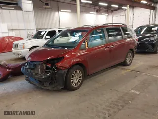 2016 Toyota Sienna XLE with VIN 5TDYK3DCXGS697980, listed as a IAAI auction lot 41500895 with 94,750 mi miles. Bid and sale history available at carsss.com. Image 23.