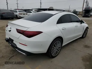 2024 Mercedes-Benz CLA 250 z VIN W1K5J4GB7RN468802, wystawiony jako Copart lot #59939375 z przebiegiem 7 665 mil mil oraz Szkoda całkowita • Salvage title. Historia ofert i sprzedaży dostępna na DreamBid. Obrazek 3.