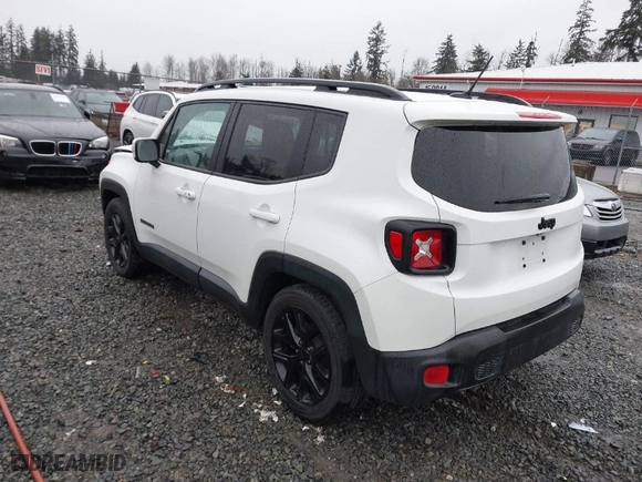 2017 Jeep Renegade Latitude with VIN ZACCJABB7HPG25287, listed as a IAAI auction lot 41642226 with 87,468 mi miles. Bid and sale history available at carsss.com. Image 3.