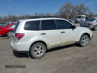 2011 Subaru Forester X z VIN JF2SHABCXBH775202, wystawiony jako IAAI lot #41982420 z przebiegiem 130 053 mil mil oraz . Historia ofert i sprzedaży dostępna na DreamBid. Obrazek 4.