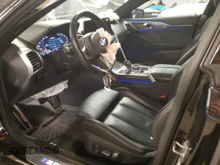 2023 BMW 8 Series M850i z VIN WBAGV8C02PCK62070, wystawiony jako Copart lot #77808573 z przebiegiem 8 276 mil mil oraz Szkoda całkowita • Salvage title. Historia ofert i sprzedaży dostępna na DreamBid. Obrazek 7.