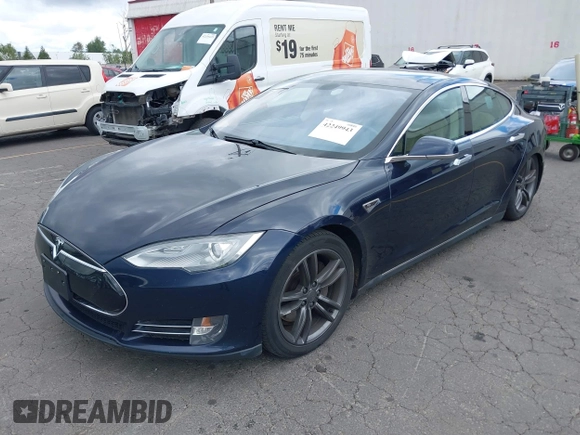 2013 Tesla Model S с VIN 5YJSA1CN1DFP05559, выставлен на аукционе IAAI как лот 42249943 с пробегом 134 399 миль миль и . История ставок и продаж доступна на DreamBid. Изображение 2.
