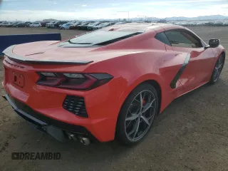 2021 Chevrolet Corvette 3LT z VIN 1G1YC2D4XM5100398, wystawiony jako Copart lot #49331985 z przebiegiem 8 800 mil mil oraz Szkoda całkowita • Salvage title. Historia ofert i sprzedaży dostępna na DreamBid. Obrazek 3.