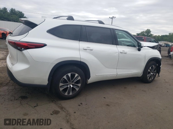 2022 Toyota Highlander XLE with VIN 5TDGZRBH0NS589020, listed as a Copart auction lot 62696015 with 36,131 mi miles and Salvage title. Bid and sale history available at DreamBid. Image 3.