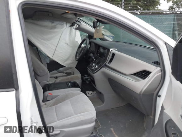 2018 Toyota Sienna LE Auto Access Seat with VIN 5TDKZ3DC6JS928592, listed as a IAAI auction lot 41421831 with 112,390 mi miles. Bid and sale history available at carsss.com. Image 5.