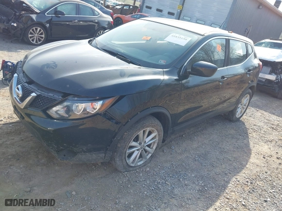 2017 Nissan Rogue Sport SL with VIN JN1BJ1CR2HW139984, listed as a IAAI auction lot 41835150 with 141,401 mi miles. Bid and sale history available at carsss.com. Image 18.