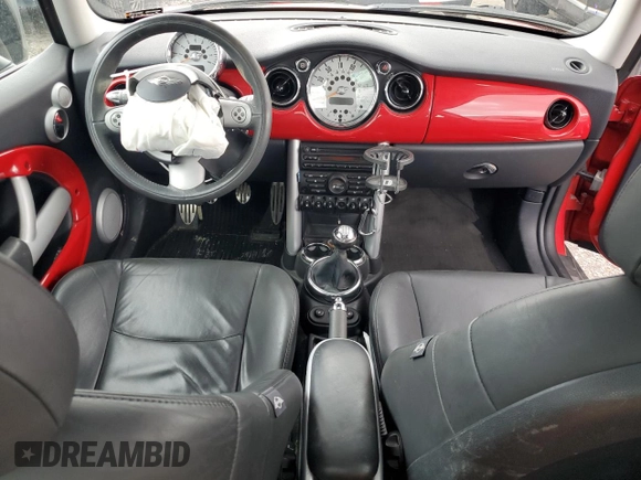 2005 MINI Hardtop S z VIN WMWRE33505TL15594, wystawiony jako Copart lot #55207915 z przebiegiem Nie podano mil oraz Szkoda całkowita • Salvage title. Historia ofert i sprzedaży dostępna na DreamBid. Obrazek 8.