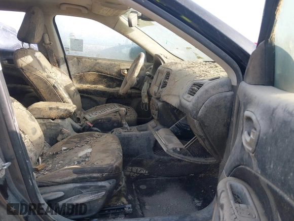 2019 Jeep Compass Altitude z VIN 3C4NJCBB8KT726956, wystawiony jako IAAI lot #39195540 z przebiegiem Nie podano mil oraz . Historia ofert i sprzedaży dostępna na DreamBid. Obrazek 5.