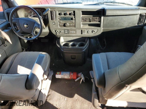 2017 Chevrolet Express Passenger LT z VIN 1GAZGPFG0H1139737, wystawiony jako Copart lot #49229985 z przebiegiem 58 877 mil mil oraz Szkoda całkowita • Salvage title. Historia ofert i sprzedaży dostępna na DreamBid. Obrazek 8.