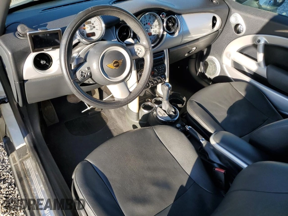 2008 MINI Convertible with VIN WMWRF33588TG18353, listed as a Copart auction lot 49401615 with 124,540 mi miles and Salvage Title. Bid and sale history available at DreamBid. Image 8.
