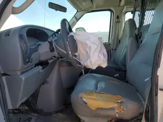 2008 Ford Econoline Cargo Commercial z VIN 1FTNE14W88DA15099, wystawiony jako Copart lot #58166835 z przebiegiem 210 129 mil mil oraz Tytuł czysty. Historia ofert i sprzedaży dostępna na DreamBid. Obrazek 7.