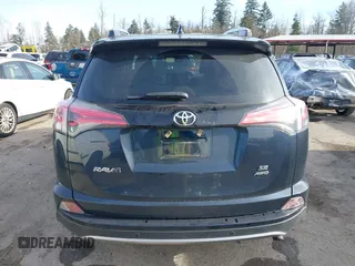 2017 Toyota RAV4 SE z VIN JTMJFREV7HJ709543, wystawiony jako IAAI lot #41355727 z przebiegiem 54 585 mil mil oraz . Historia ofert i sprzedaży dostępna na DreamBid. Obrazek 16.