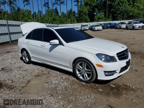 2014 Mercedes-Benz C 300 Sport z VIN WDDGF8AB1EA929598, wystawiony jako Copart lot #57787774 z przebiegiem 115 671 mil mil oraz Szkoda całkowita • Salvage title. Historia ofert i sprzedaży dostępna na DreamBid. Obrazek 4.