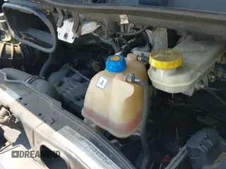 2015 Ram ProMaster Cargo z VIN 3C6TRVAG9FE515579, wystawiony jako IAAI lot #42463455 z przebiegiem 171 332 mil mil oraz . Historia ofert i sprzedaży dostępna na DreamBid. Obrazek 19.