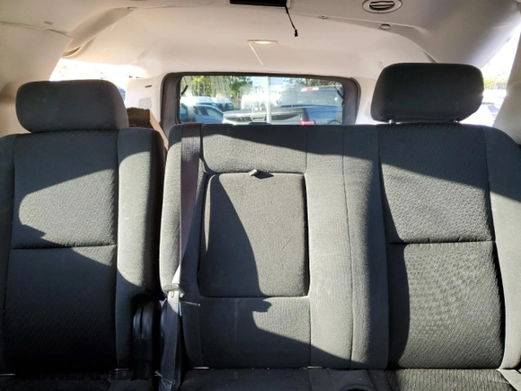 2009 Chevrolet Suburban LT w/1LT with VIN 1GNGC56K39R118135, listed as a Copart auction lot 75713124 with 231,657 mi miles and Salvage Title. Bid and sale history available at carsss.com. Image 10.
