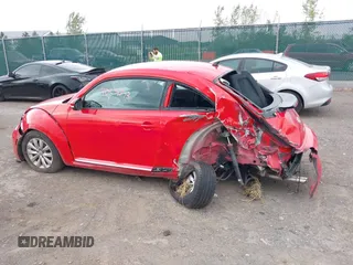 2019 Volkswagen Beetle S с VIN 3VWFD7AT0KM720833, выставлен на аукционе IAAI как лот 40231743 с пробегом 38 227 миль миль и . История ставок и продаж доступна на DreamBid. Изображение 14.