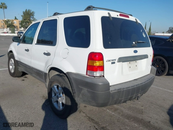 2007 Ford Escape XLT with VIN 1FMCU03187KA65050, listed as a IAAI auction lot 41642057 with 182,599 mi miles. Bid and sale history available at carsss.com. Image 3.