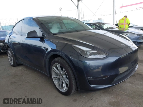 2024 Tesla Model Y Long Range z VIN 7SAYGDEE2RF069588, wystawiony jako IAAI lot #42024180 z przebiegiem 13 230 mil mil oraz . Historia ofert i sprzedaży dostępna na DreamBid. Obrazek 1.