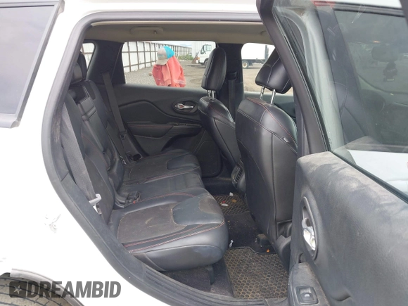 2017 Jeep Cherokee Trailhawk z VIN 1C4PJMBS7HW538219, wystawiony jako IAAI lot #42337681 z przebiegiem 168 734 mil mil oraz . Historia ofert i sprzedaży dostępna na DreamBid. Obrazek 8.