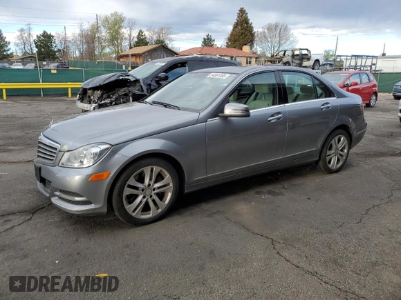 2013 Mercedes-Benz C 300 Sport z VIN WDDGF8AB2DG132238, wystawiony jako Copart lot #54061085 z przebiegiem 91 480 mil mil oraz Szkoda całkowita • Salvage title. Historia ofert i sprzedaży dostępna na DreamBid. Obrazek 1.