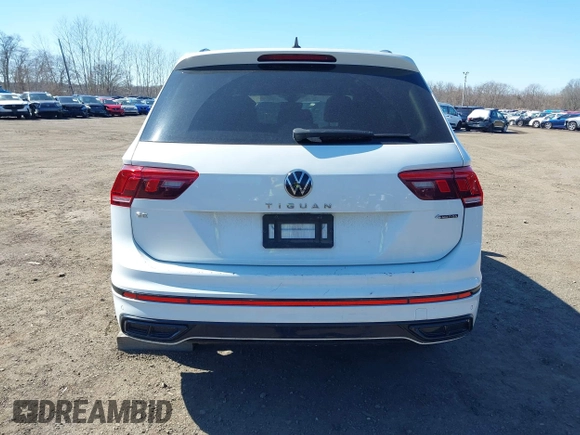 2022 Volkswagen Tiguan SE R-Line Black z VIN 3VV8B7AX4NM027208, wystawiony jako IAAI lot #41729385 z przebiegiem 51 274 mil mil oraz . Historia ofert i sprzedaży dostępna na DreamBid. Obrazek 16.