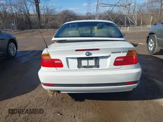 2004 BMW 3 Series 325Ci with VIN WBABW33484PL26856, listed as a IAAI auction lot 41711241 with 141,168 mi miles and . Bid and sale history available at carsss.com. Image 16.