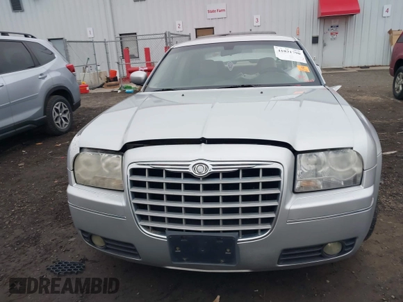 2006 Chrysler 300 Touring with VIN 2C3KK53G36H417291, listed as a IAAI auction lot 41031790 with Not Provided miles and . Bid and sale history available at carsss.com. Image 11.