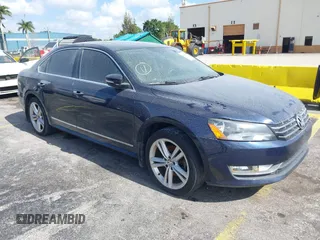 2014 Volkswagen Passat SEL Premium z VIN 1VWCN7A38EC053953, wystawiony jako IAAI lot #42180854 z przebiegiem 106 678 mil mil oraz . Historia ofert i sprzedaży dostępna na DreamBid. Obrazek 1.