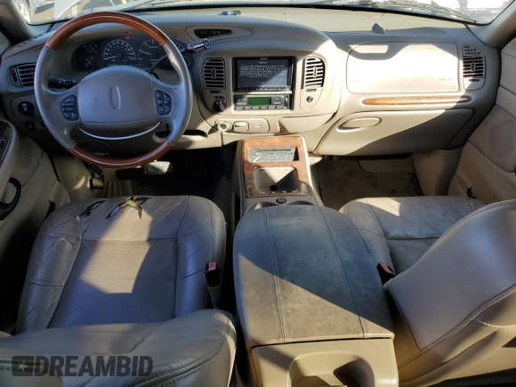 2001 Lincoln Navigator z VIN 5LMFU28R51LJ29728, wystawiony jako Copart lot #87147514 z przebiegiem 175 837 mil mil oraz Czysty tytuł • Clean title. Historia ofert i sprzedaży dostępna na DreamBid. Obrazek 8.