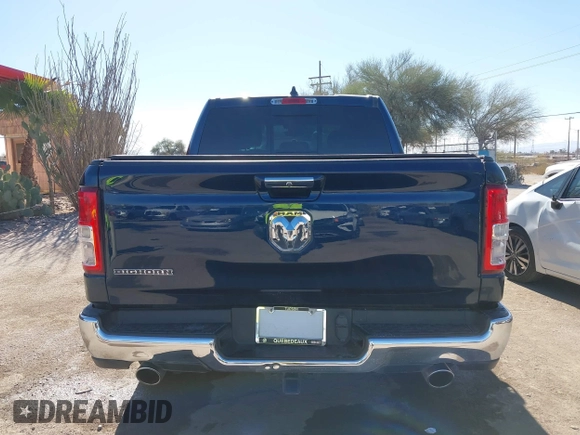 2019 Ram 1500 Big Horn z VIN 1C6RREFT4KN769061, wystawiony jako IAAI lot #41356744 z przebiegiem Nie podano mil oraz . Historia ofert i sprzedaży dostępna na DreamBid. Obrazek 16.