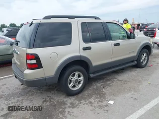 2006 Ford Explorer XLT z VIN 1FMEU73E56UB74573, wystawiony jako IAAI lot #42383380 z przebiegiem 224 359 mil mil oraz . Historia ofert i sprzedaży dostępna na DreamBid. Obrazek 4.