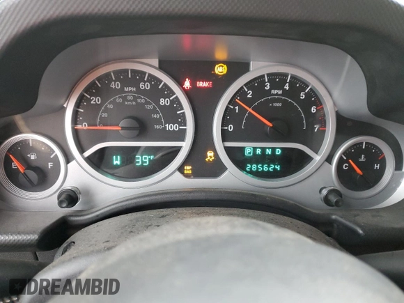 2007 Jeep Wrangler Unlimited Rubicon с VIN 1J4GA691X7L145737, выставлен на аукционе Copart как лот 86277914 с пробегом 285 624 миль миль и Списание • Salvage title. История ставок и продаж доступна на DreamBid. Изображение 9.