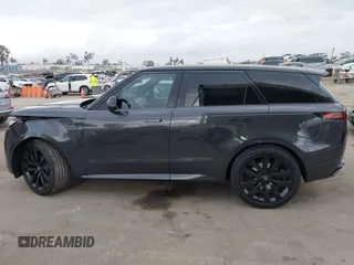 2025 Land Rover Range Rover Sport z VIN SAL1L9E45SA423111, wystawiony jako IAAI lot #42090141 z przebiegiem 4 668 mil mil oraz . Historia ofert i sprzedaży dostępna na DreamBid. Obrazek 13.
