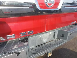 2017 Nissan Titan Pro-4X z VIN 1N6BA1F43HN562377, wystawiony jako IAAI lot #41786607 z przebiegiem 95 207 mil mil oraz . Historia ofert i sprzedaży dostępna na DreamBid. Obrazek 6.