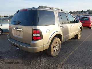 2008 Ford Explorer XLT z VIN 1FMEU63E28UA84438, wystawiony jako IAAI lot #41369828 z przebiegiem 172 585 mil mil oraz . Historia ofert i sprzedaży dostępna na DreamBid. Obrazek 4.
