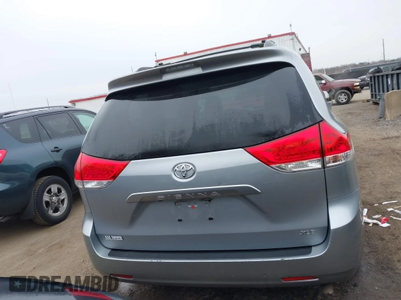 2014 Toyota Sienna XLE with VIN 5TDYK3DC5ES461184, listed as a IAAI auction lot 41447642 with 122,539 mi miles. Bid and sale history available at carsss.com. Image 16.