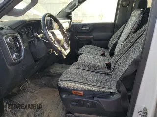2023 GMC Sierra 2500HD SLE z VIN 1GT49MEY4PF143845, wystawiony jako Copart lot #48403215 z przebiegiem 47 843 mil mil oraz Szkoda całkowita • Salvage title. Historia ofert i sprzedaży dostępna na DreamBid. Obrazek 7.