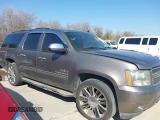 2011 Chevrolet Suburban LT with VIN 1GNSCJE03BR381301, listed as a IAAI auction lot 41412636 with 243,601 mi miles. Bid and sale history available at carsss.com. Image 19.