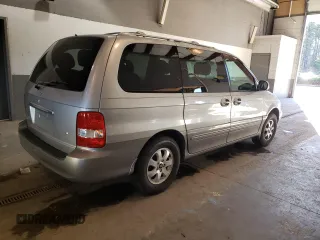 2004 Kia Sedona LX with VIN KNDUP131946569536, listed as a Copart auction lot 82963493 with 119,901 mi miles and Clean Title. Bid and sale history available at carsss.com. Image 3.