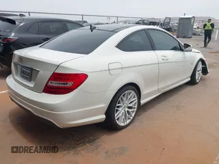 2012 Mercedes-Benz C 250 с VIN WDDGJ4HB0CF848914, выставлен на аукционе IAAI как лот 42360885 с пробегом 171 456 миль миль и . История ставок и продаж доступна на DreamBid. Изображение 4.