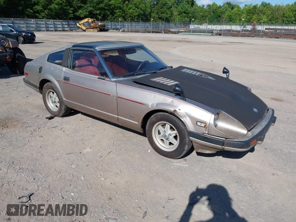 1983 Datsun 280ZX z VIN JN1HZ04S9DX573578, wystawiony jako IAAI lot #42516151 z przebiegiem 135 572 mil mil oraz . Historia ofert i sprzedaży dostępna na DreamBid. Obrazek 1.