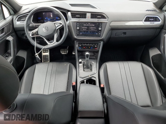 2022 Volkswagen Tiguan SE R-Line Black with VIN 3VVCB7AXXNM109437, listed as a Copart auction lot 59607495 with 30,985 mi miles and Salvage title. Bid and sale history available at DreamBid. Image 8.
