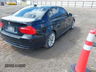 2011 BMW 3 Series 328i xDrive with VIN WBAPK5G57BNN81989, listed as a IAAI auction lot 41861121 with 176,847 mi miles. Bid and sale history available at carsss.com. Image 4.