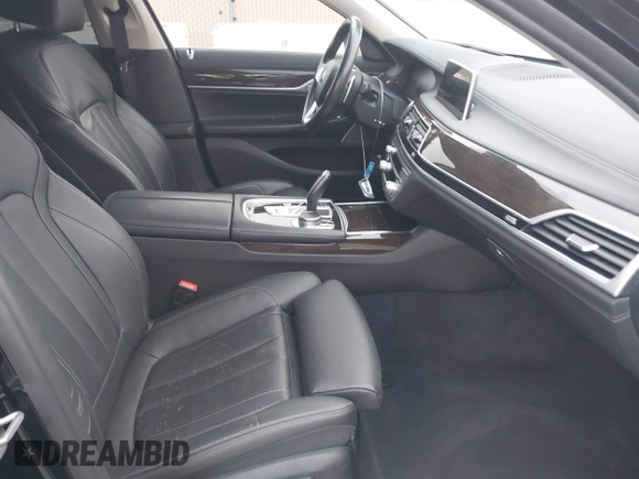 2022 BMW 7 Series 740i with VIN WBA7T2C0XNCJ31291, listed as a IAAI auction lot 40623307 with 98,877 mi miles. Bid and sale history available at carsss.com. Image 5.