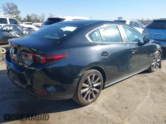 2022 Mazda 3 Carbon Edition z VIN JM1BPACLXN1507604, wystawiony jako IAAI lot #41408768 z przebiegiem 77 239 mil mil oraz . Historia ofert i sprzedaży dostępna na DreamBid. Obrazek 4.