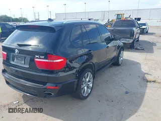 2010 BMW X5 z VIN 5UXFE8C52AL311929, wystawiony jako IAAI lot #42029162 z przebiegiem 182 369 mil mil oraz . Historia ofert i sprzedaży dostępna na DreamBid. Obrazek 4.