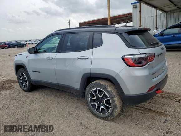 2024 Jeep Compass Trailhawk z VIN 3C4NJDDN7RT149862, wystawiony jako Copart lot #62734775 z przebiegiem 27 346 mil mil oraz Czysty tytuł • Clean title. Historia ofert i sprzedaży dostępna na DreamBid. Obrazek 2.